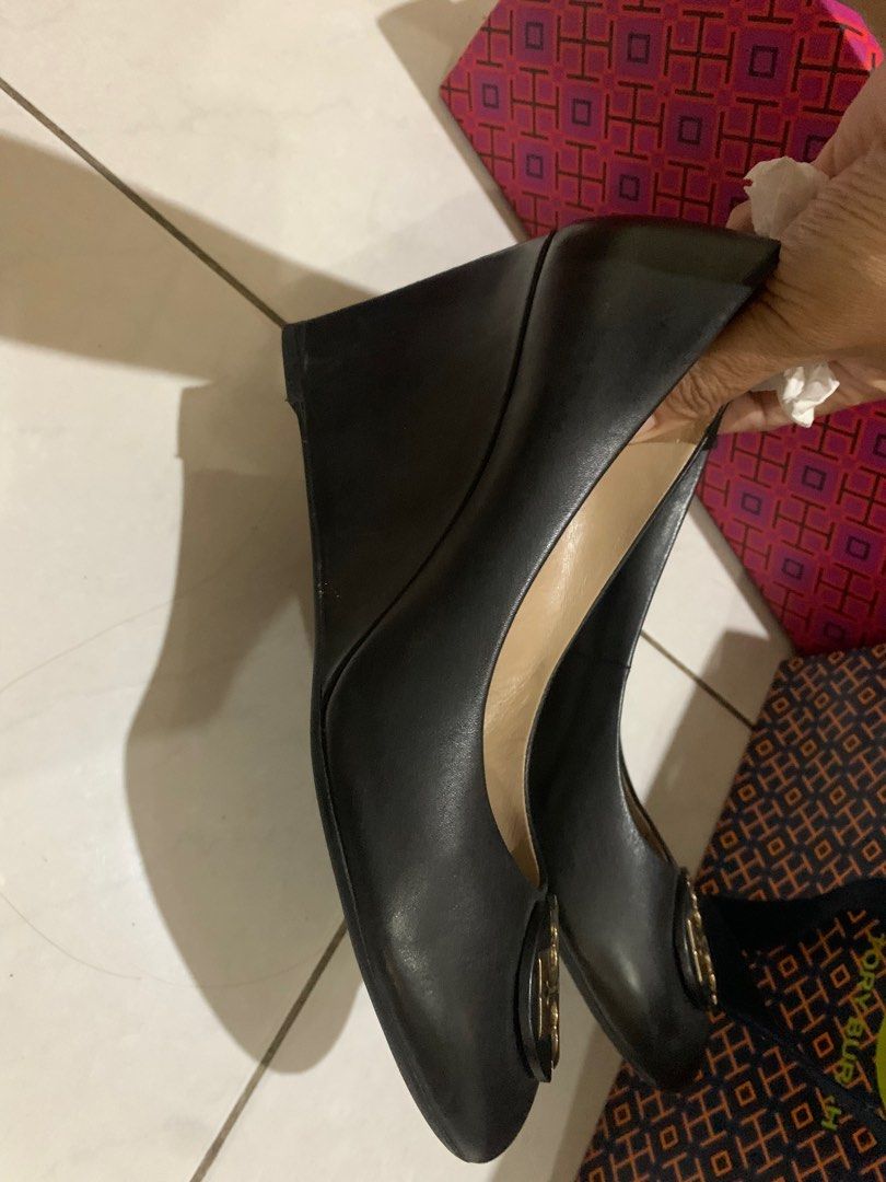 Tory Burch Luna Wedges Size 8 Fesyen Wanita Sepatu di Carousell
