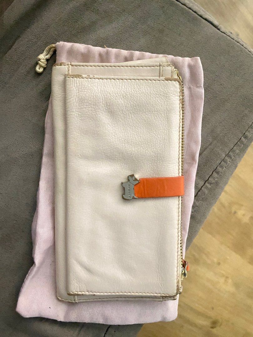 True Leather Radley London Wallet (Category: Luxury Bags & Wallets) located in Quezon City. Submitted by twelve_17 (Listing ID 1293893938, Image 2). Description: Original Radley London Wallet Bought the wallet from Cruiseship in London. .