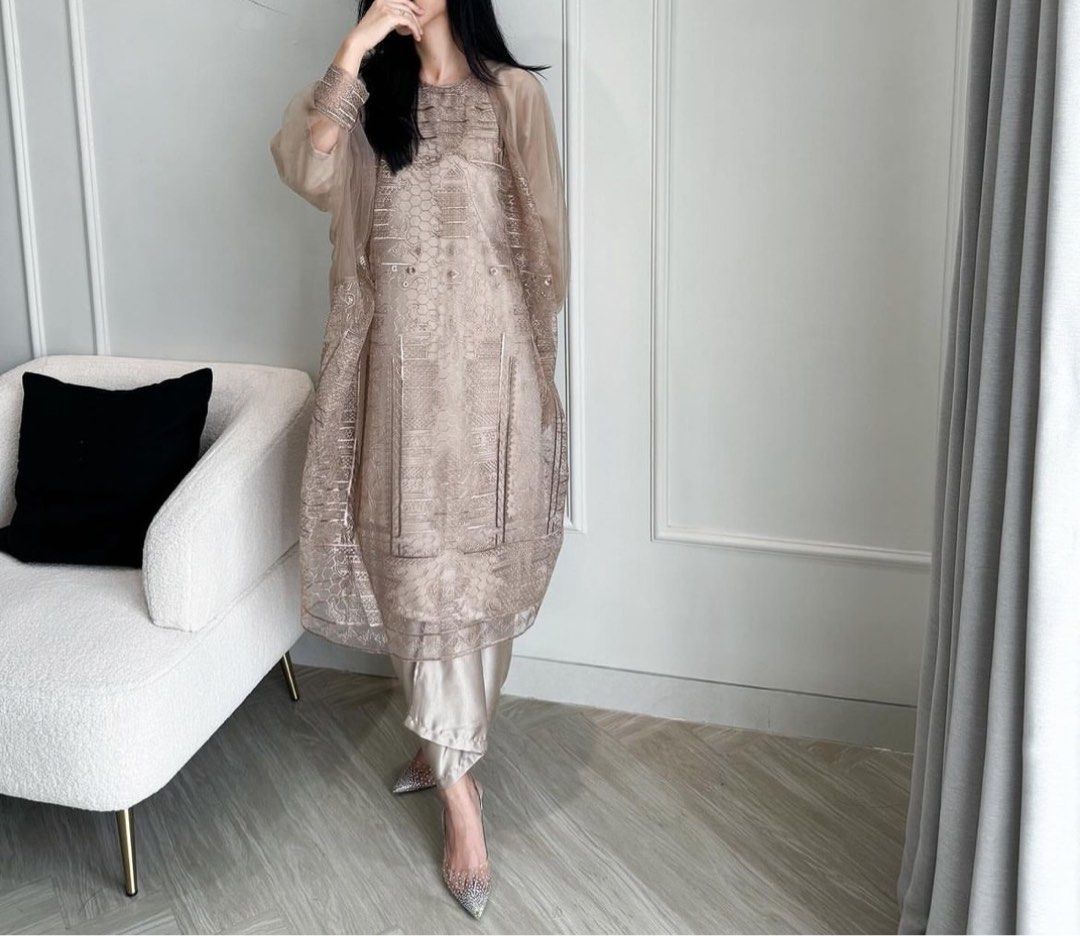 Tunic Set (Category: Baju Kurung & sets) located in Singapore. Submitted by natashalux (Listing ID 1293746540, Image 1). Description: .