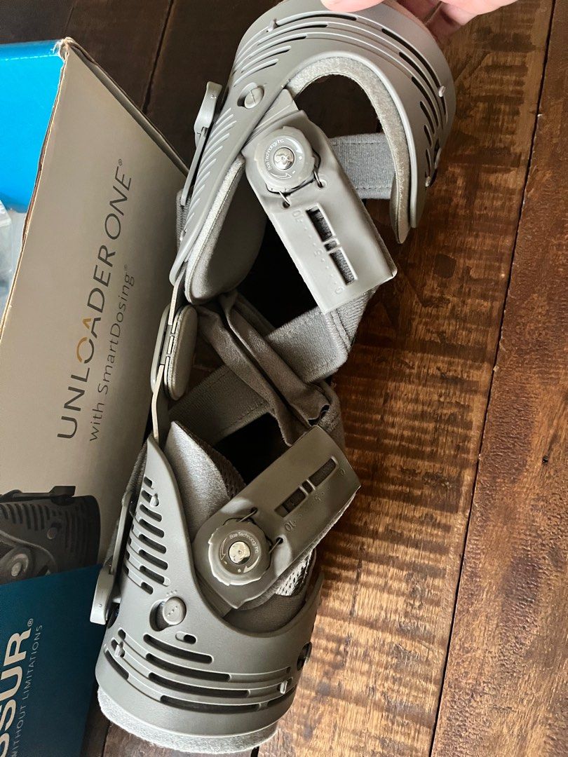 Unloader One Knee Brace (Category: Medical Supplies & Tools) located in Makati City. Submitted by dailysteal_ph (Listing ID 1293762798, Image 3). Description: Unloader One Knee Brace Purchased at 45,000.00 Complete with box and receipt.