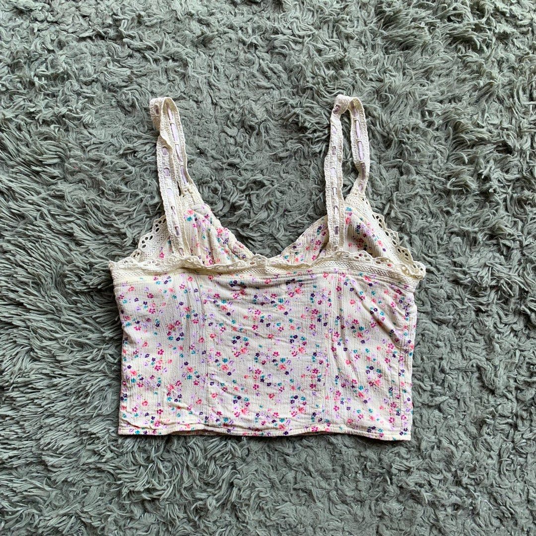 urban outfitters dainty top (Category: Sleeveless) located in Agoo. Submitted by st3ffy (Listing ID 1293805587, Image 3). Description: urban outfitters xs-s no flaws.