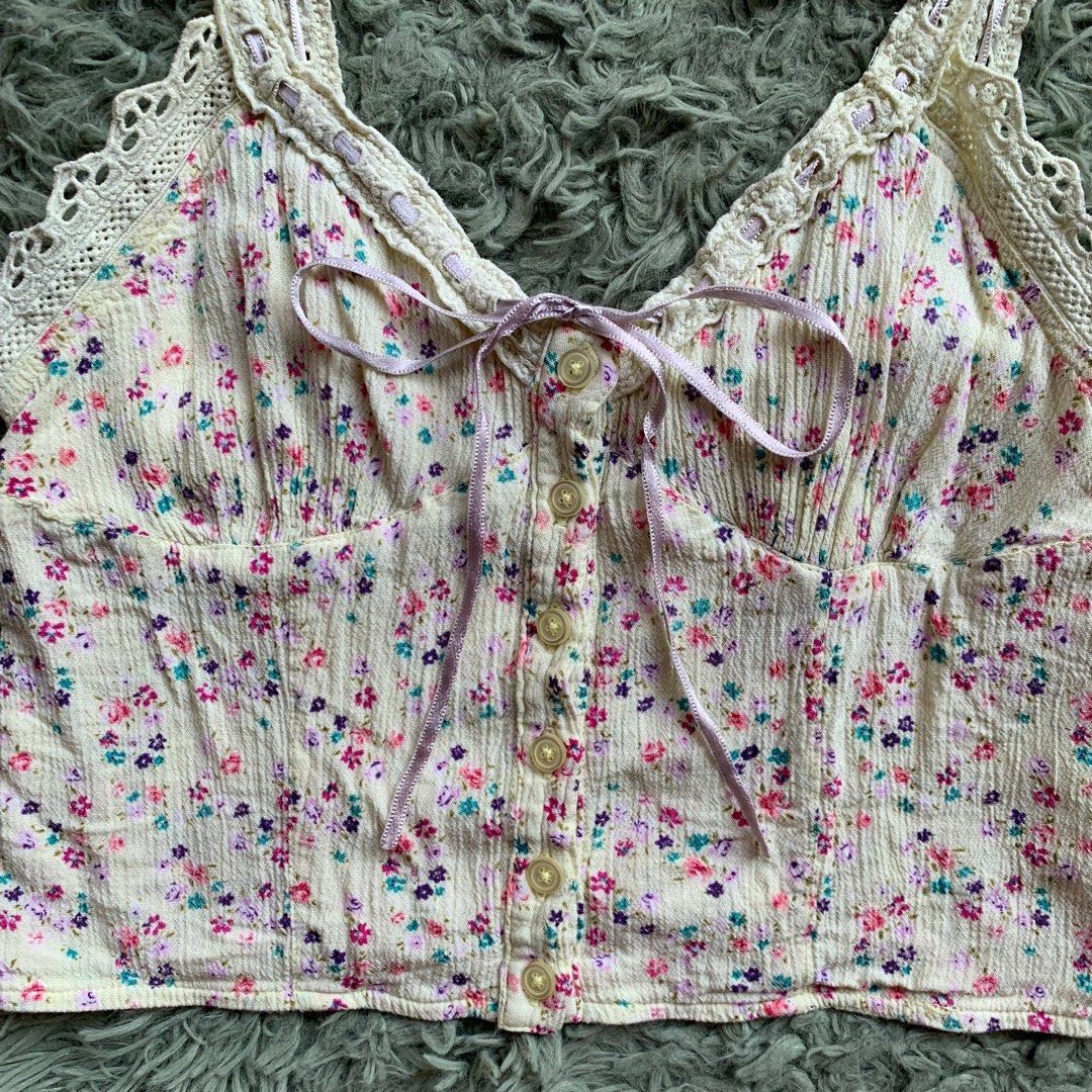 urban outfitters dainty top (Category: Sleeveless) located in Agoo. Submitted by st3ffy (Listing ID 1293805587, Image 2). Description: urban outfitters xs-s no flaws.