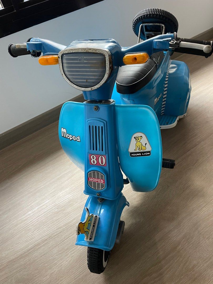Vintage toy pedal scooter (young lion), Hobbies & Toys