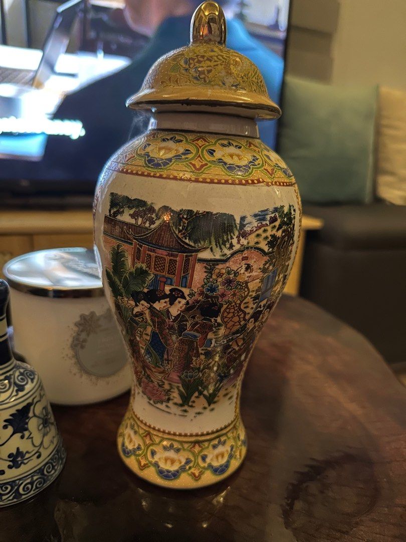 Vintage ginger jar/vase with cover (Category: Vases & Decorative Bowls) located in San Juan City. Submitted by vmdln (Listing ID 1293860862, Image 3). Description: Vintage piece With cover No crack/s Hand painted Ginger jar.