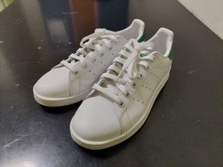 Adidas neo advantage vs stan smith on sale