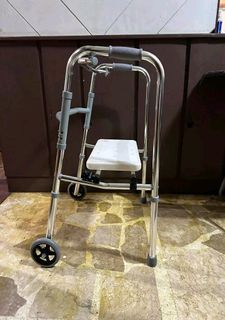 Adult walker with seat wheels
