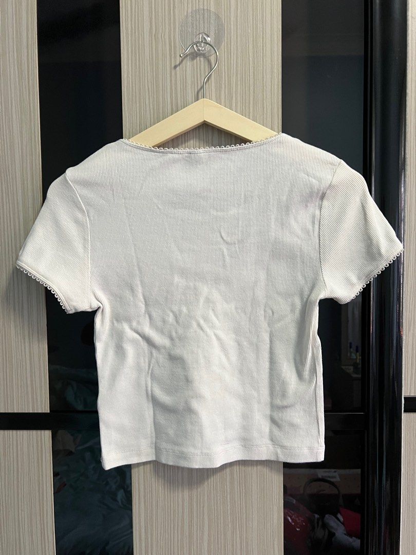 Basic Crop Tee (Category: Shirts) located in Singapore. Submitted by b.dragonn (Listing ID 1290710993, Image 2). Description: .