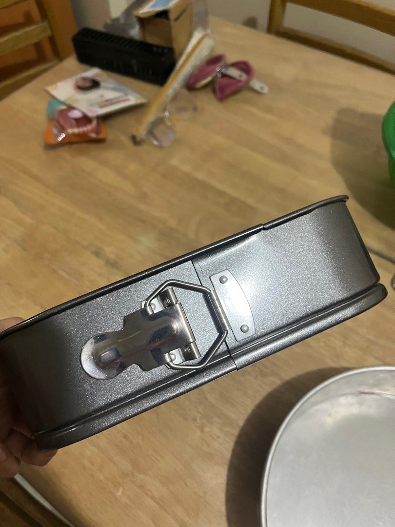 baking pan / cake mold with free cake cutter (Category: Bakeware) located in Quezon City. Submitted by declutter_xo (Listing ID 1290715066, Image 2). Description: square cake mold circle cake mold with free cake cutter .