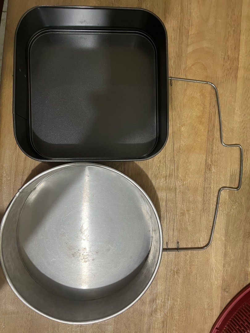 baking pan / cake mold with free cake cutter (Category: Bakeware) located in Quezon City. Submitted by declutter_xo (Listing ID 1290715066, Image 1). Description: square cake mold circle cake mold with free cake cutter .