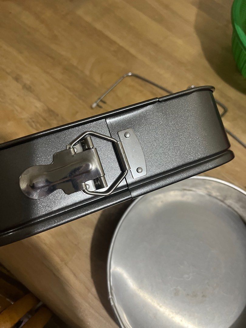 baking pan / cake mold with free cake cutter (Category: Bakeware) located in Quezon City. Submitted by declutter_xo (Listing ID 1290715066, Image 3). Description: square cake mold circle cake mold with free cake cutter .