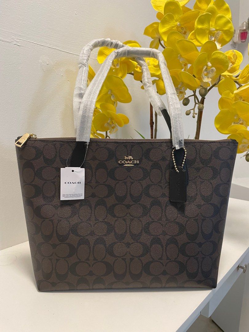City zip tote hot sale in signature canvas