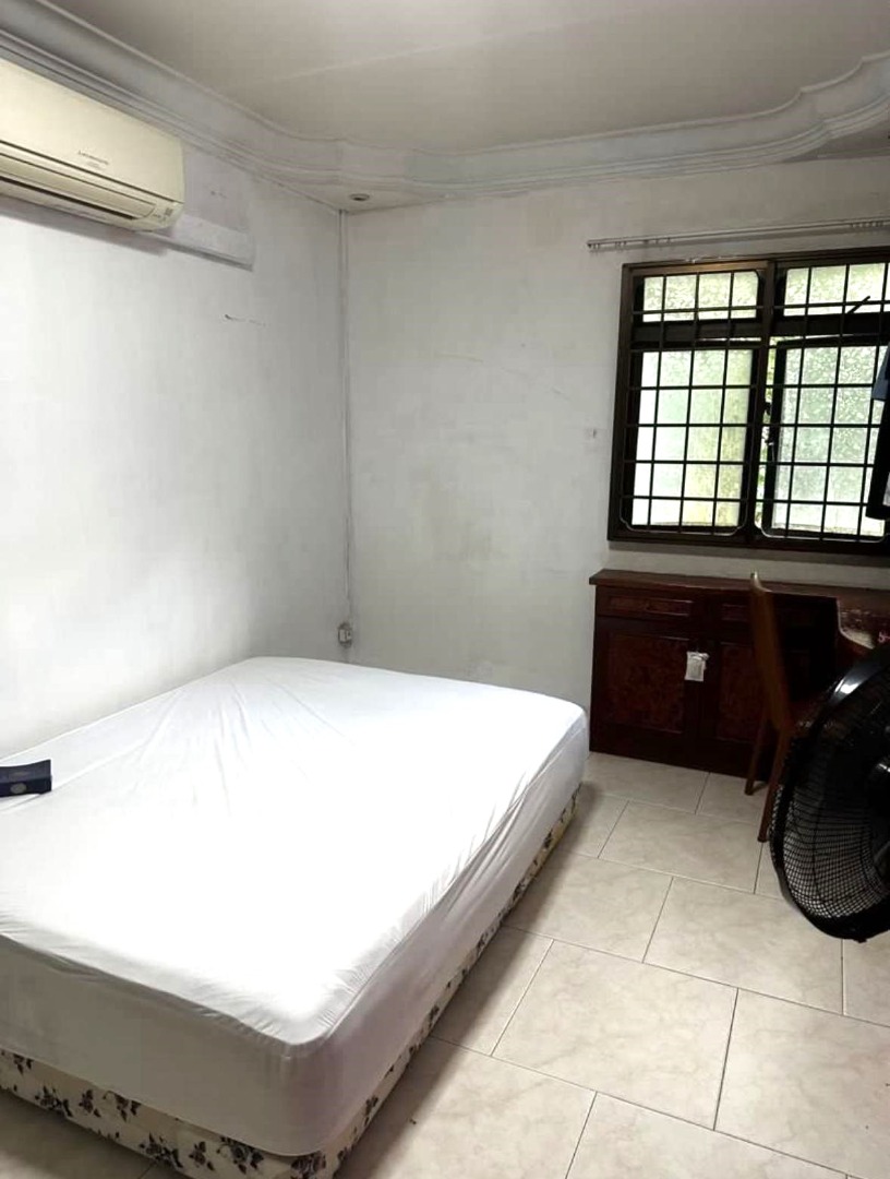 (Category: ) located in . Submitted by your_rental_specialist (Listing ID 1290697972, Image 1). Description: .