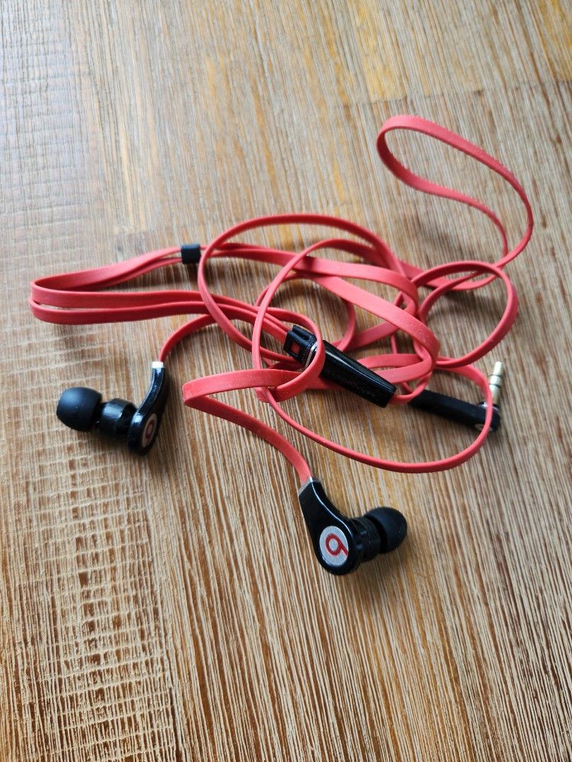 Earpiece455770420502876160