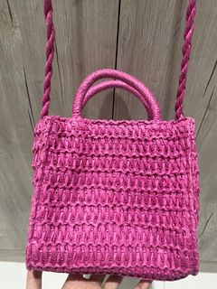 (Category: ) located in . Submitted by ourclosetnow (Listing ID 1290699757, Image 1). Description: .