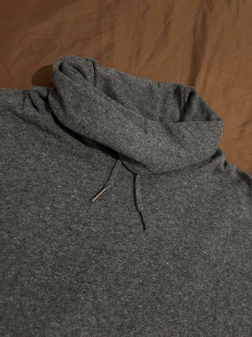 H&M Turtle Neck Long Sleeves Gray Size Medium (Category: Sets & Coordinates) located in Pasig City. Submitted by daddygamer (Listing ID 1290801676, Image 2). Description: Never used it just washed once. Too small for me. .