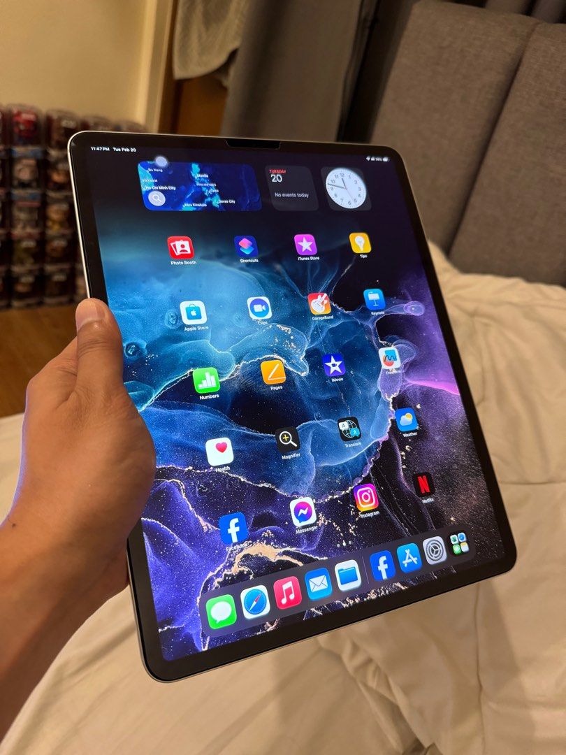 iPad Pro 12.9” 4th generation (Category: iPad) located in Mandaluyong City. Submitted by wayby (Listing ID 1290647062, Image 3). Description: 256gb + Cellular Data Opened just to check With limited warranty 100% smooth and brand new looking Free tempered glass and case .