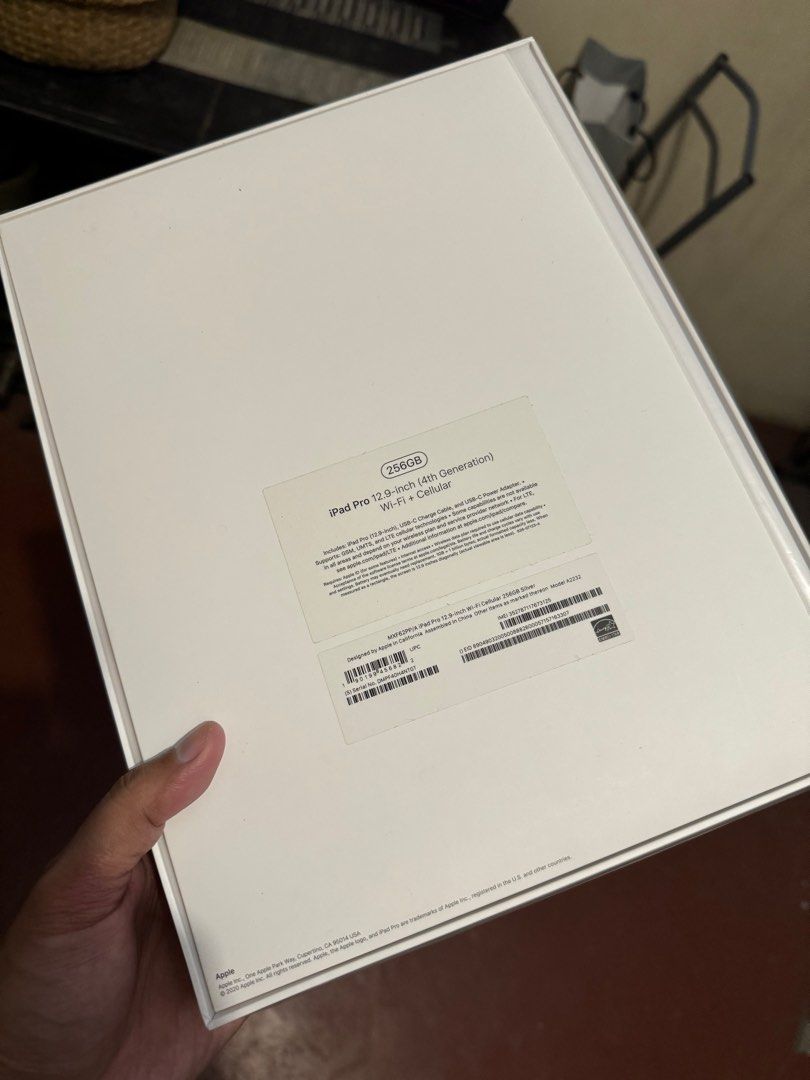 iPad Pro 12.9” 4th generation (Category: iPad) located in Mandaluyong City. Submitted by wayby (Listing ID 1290647062, Image 2). Description: 256gb + Cellular Data Opened just to check With limited warranty 100% smooth and brand new looking Free tempered glass and case .
