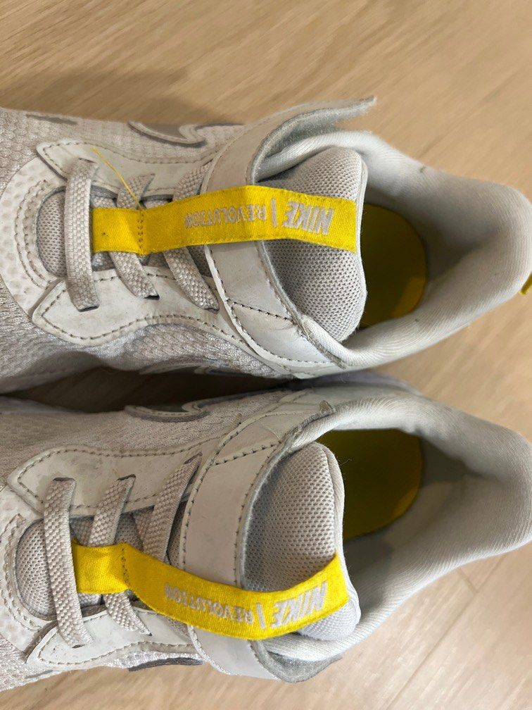 Kids Nike shoes size US2Y