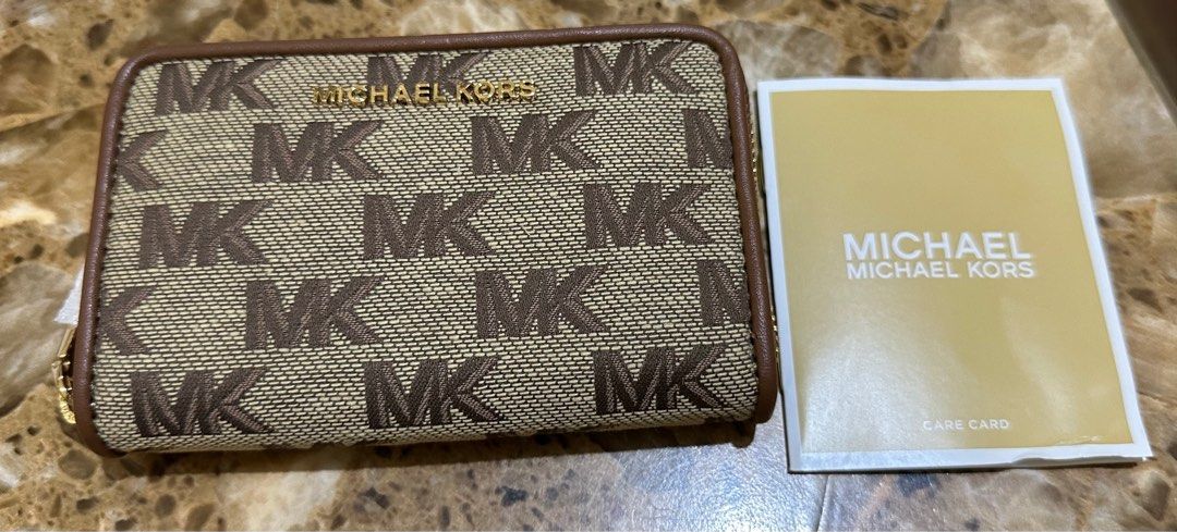 Michael Kors Card Wallet / Card Holder (RETAIL) (Category: Wallets & Card Holders) located in Bocaue. Submitted by anne0616 (Listing ID 1290798505, Image 1). Description: FOR SALE: 💕 Michael Kors Card Wallet / Card Holder (RETAIL) 💕 - 💯 Authentic (money back guaranteed if proven fake) - Straight from the US ☺️ - ON HAND and ready to ship - RETAIL ITEM (not from the outlet) - Open for meet up (with minimal handling fee) MY PRICE: Php 3,500 For 