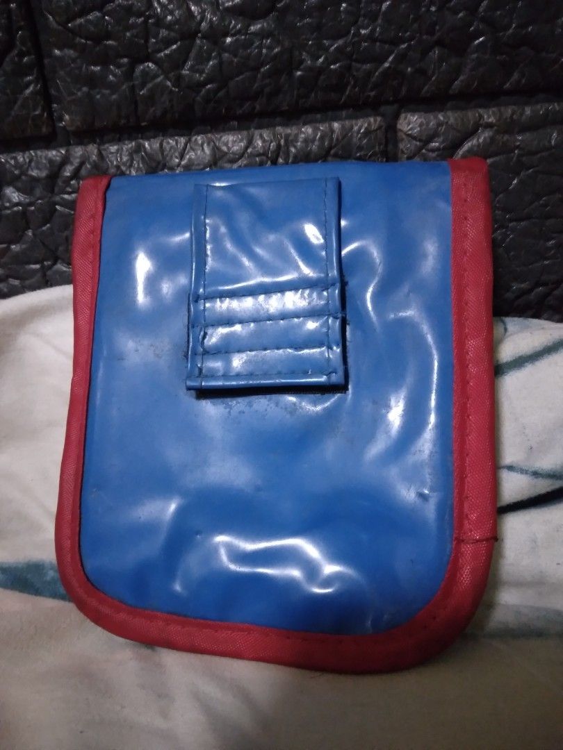 Rush sale!! Good condition Moose's Mighty beanz case bag (Please see description) (Category: Designer & Blind Box Toys) located in Manila. Submitted by inari05 (Listing ID 1290686830, Image 2). Description: -Used -Kept well - Asking for 600 -Old but original -Good condition -SF charged to buyer -Open to offers, No low ball po Rfs:Declutting Payment: Gcash.