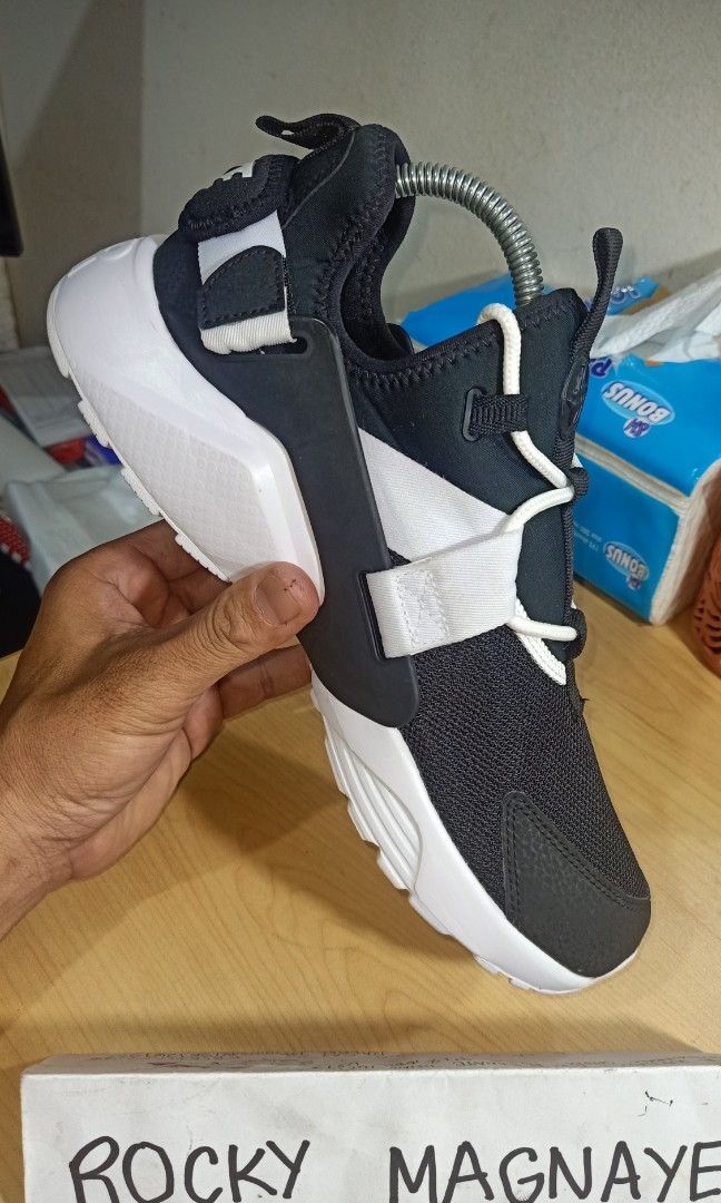 Air huarache city shop low black white women s shoe
