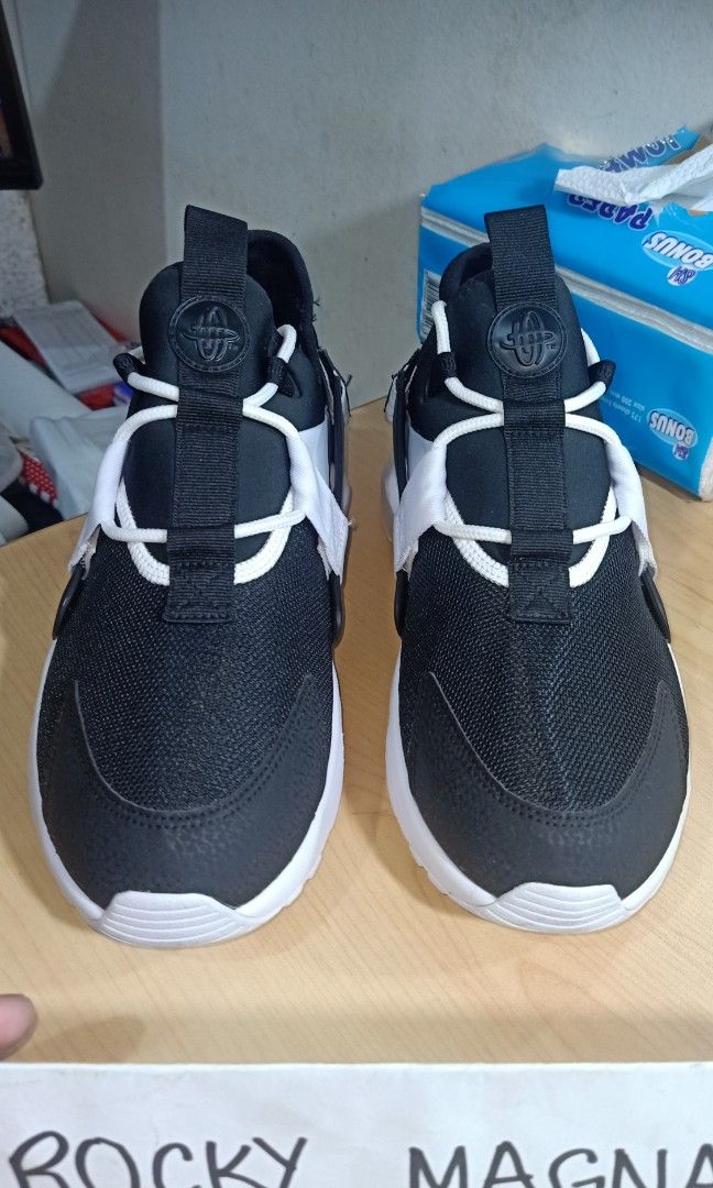 Nike air huarache city outlet low black/white women's shoe