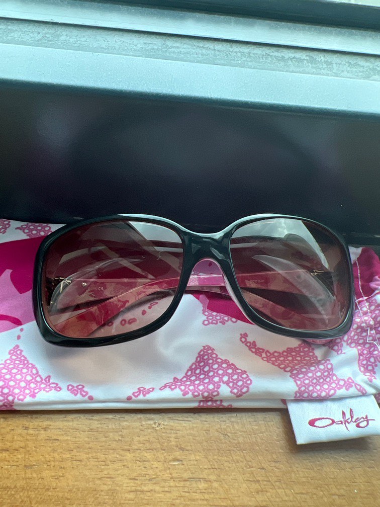 Oakley Sunglasses special edition pink ribbon