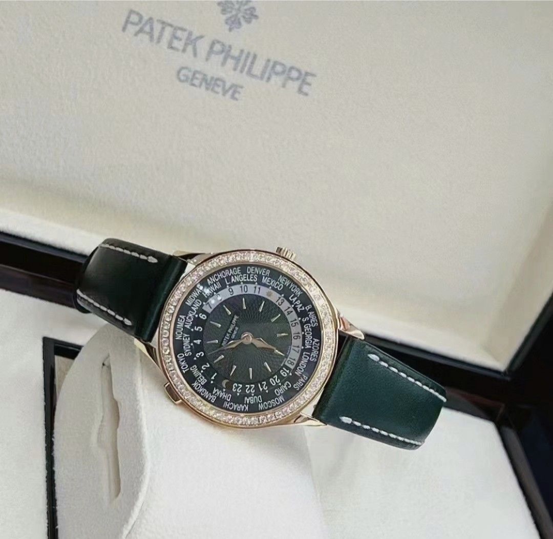 Patek Philippe 7130R-014 Rose Gold (Category: Watches) located in Singapore. Submitted by wandering_rebel (Listing ID 1290775211, Image 1). Description: New Full set!! Rrp-$86,200 Now only at $62,800.