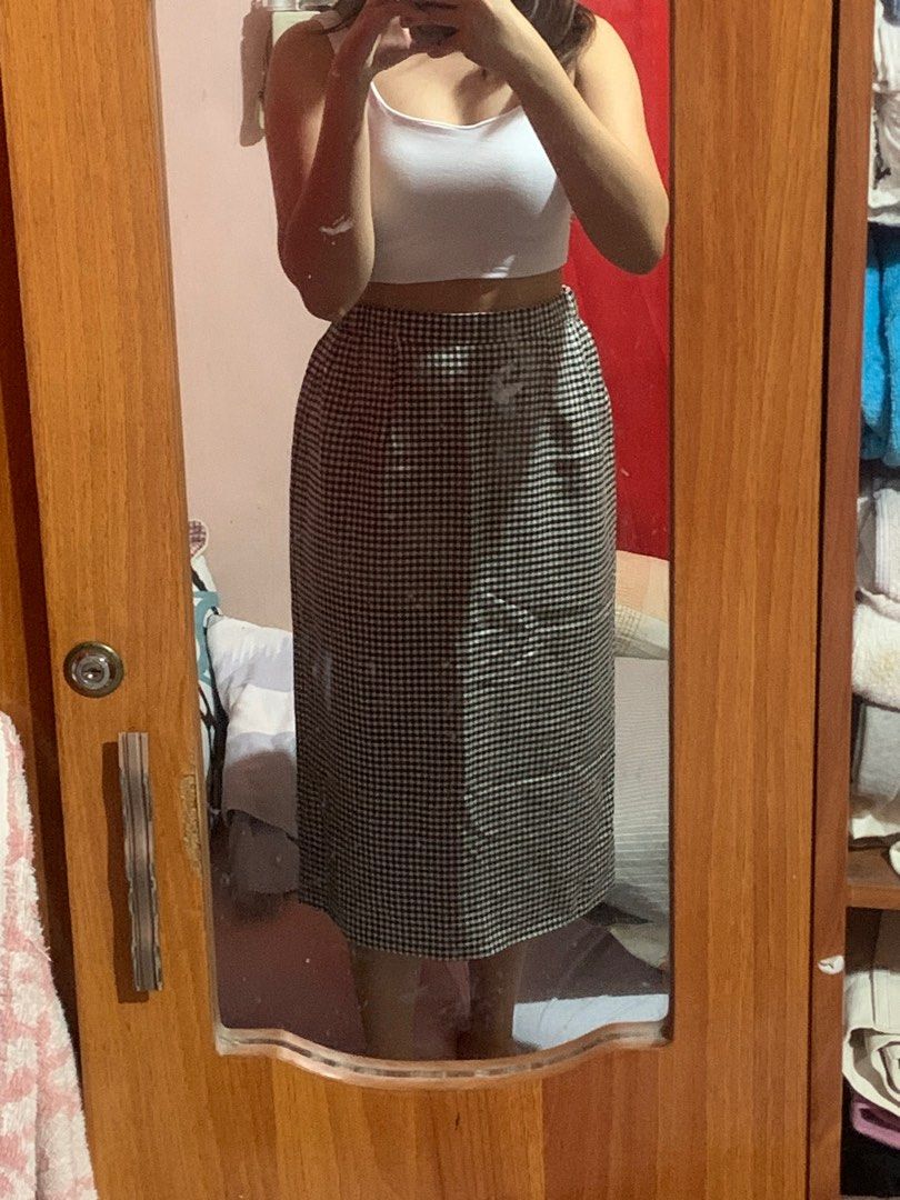 Plaid black and white long skirt (Category: Skirts) located in Caloocan City. Submitted by _mrynnbrsg (Listing ID 1290724923, Image 1). Description: 🌸 best fit 25-27 🌸 height is 5’2 rfs: decluttering .