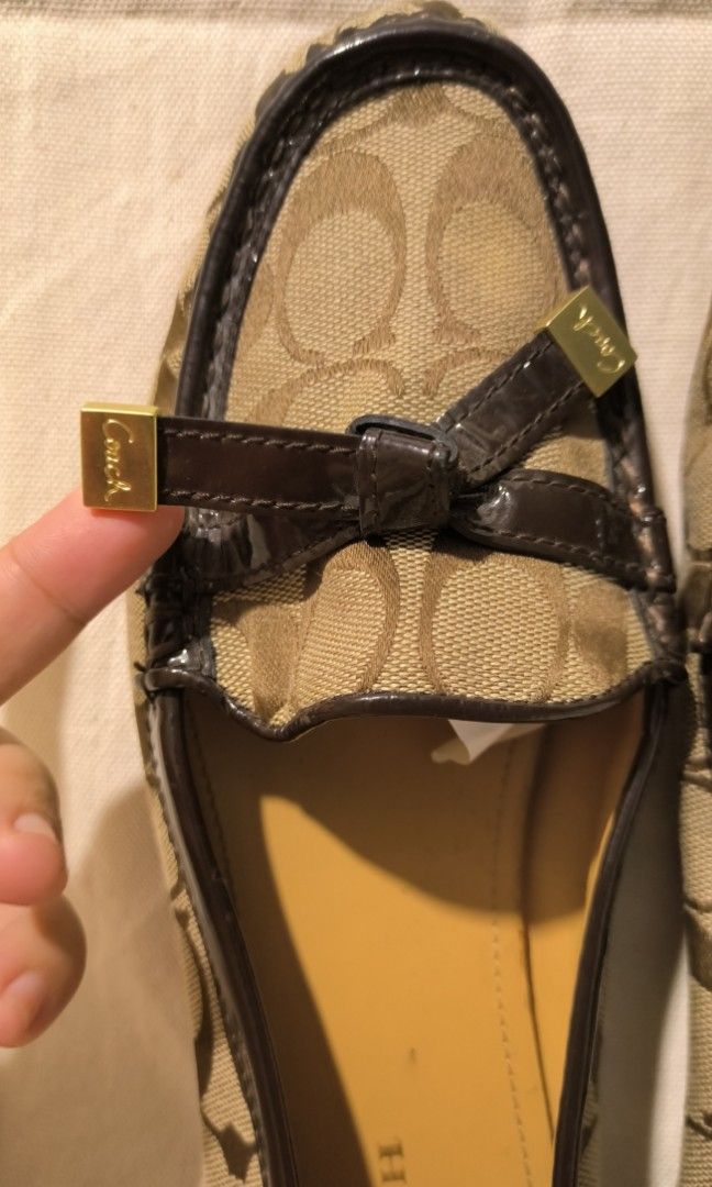 Preloved Coach Loafer for women (Category: Loafers) located in Calamba. Submitted by patreesiya (Listing ID 1290775326, Image 2). Description: personal preloved size US 9.5/ EU 39.5 once lang nagamit. kindly see the last photo for the flaw. PM for inquiries.