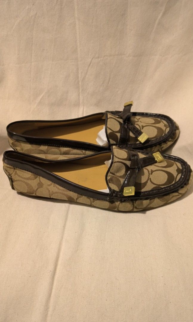 Preloved Coach Loafer for women (Category: Loafers) located in Calamba. Submitted by patreesiya (Listing ID 1290775326, Image 3). Description: personal preloved size US 9.5/ EU 39.5 once lang nagamit. kindly see the last photo for the flaw. PM for inquiries.