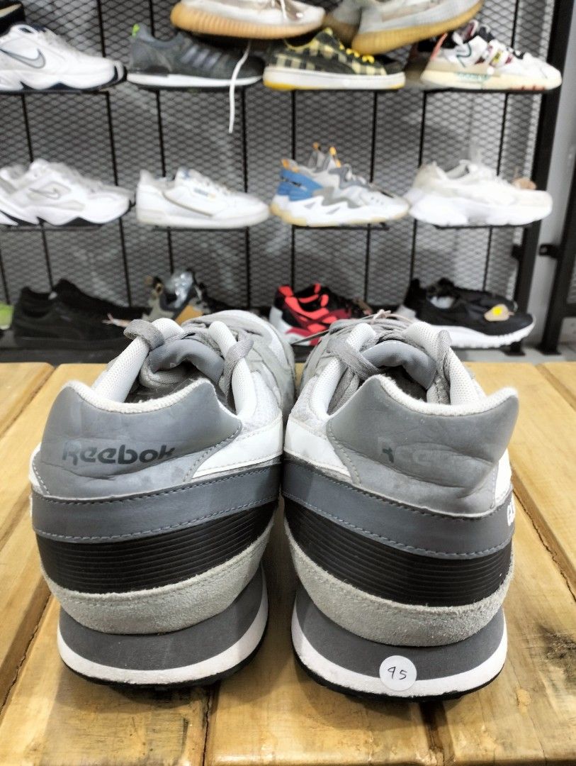 Reebok GL 300 Fesyen Pria Sepatu Sneakers di Carousell