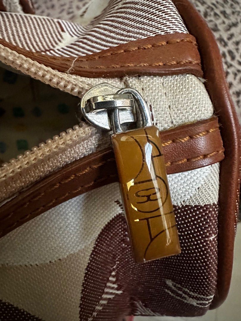 Savoy papillon bag (Category: Luxury Bags & Wallets) located in Tagum. Submitted by itscookiemonster (Listing ID 1290691655, Image 3). Description: authentic Savoy Papillon style bag Preloved Preloved-No major flaws Only needs wash .
