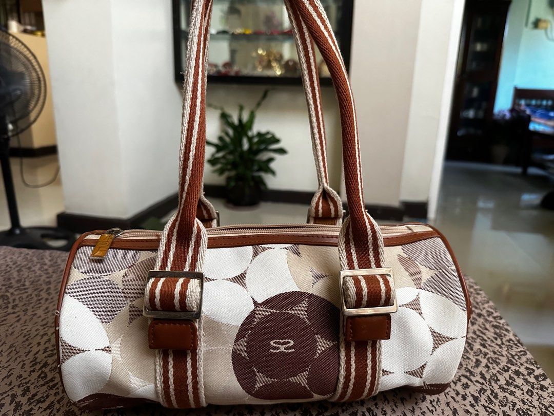 Savoy papillon bag (Category: Luxury Bags & Wallets) located in Tagum. Submitted by itscookiemonster (Listing ID 1290691655, Image 2). Description: authentic Savoy Papillon style bag Preloved Preloved-No major flaws Only needs wash .