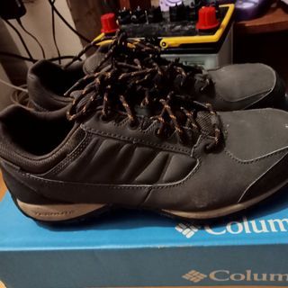 (Size 9) Columbia hiking shoes