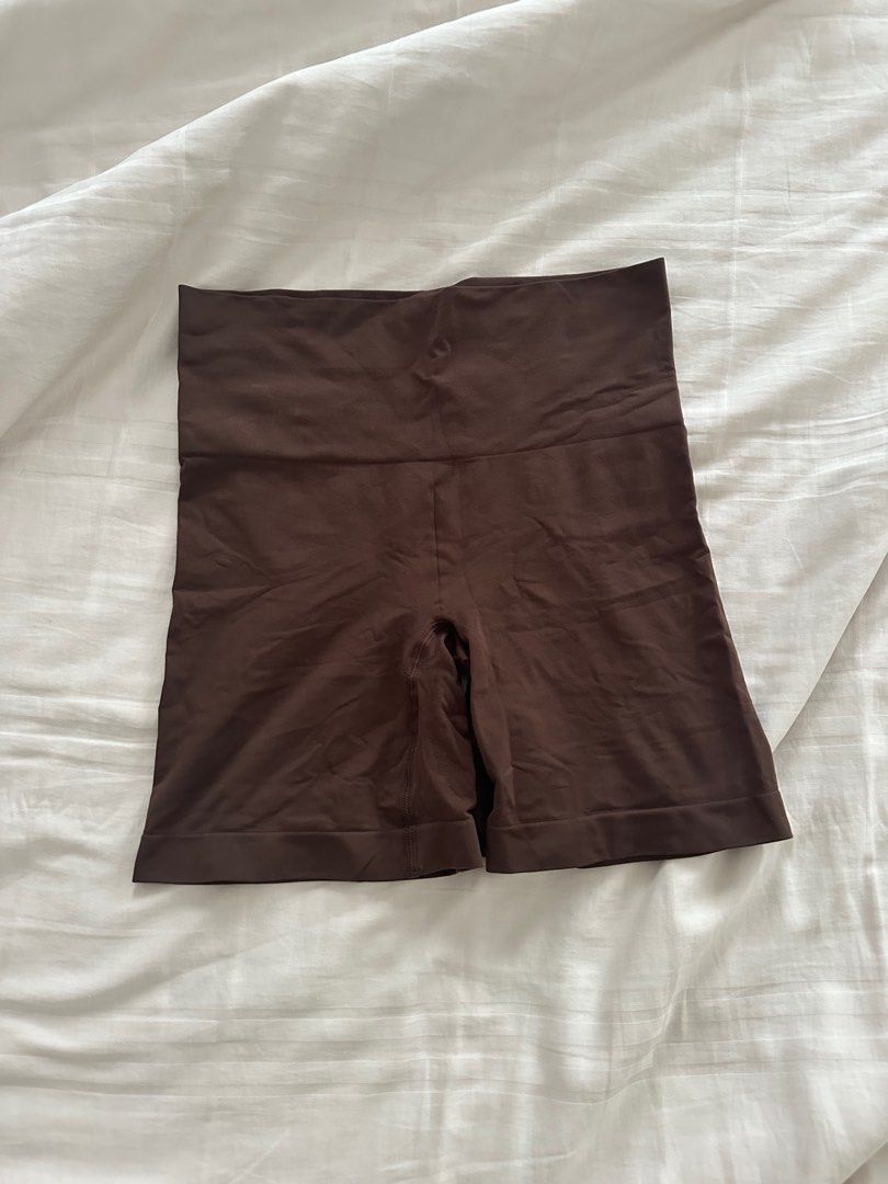 SKIMS Soft Smoothing Short in COCOA, Women's Fashion, Bottoms, Shorts on  Carousell