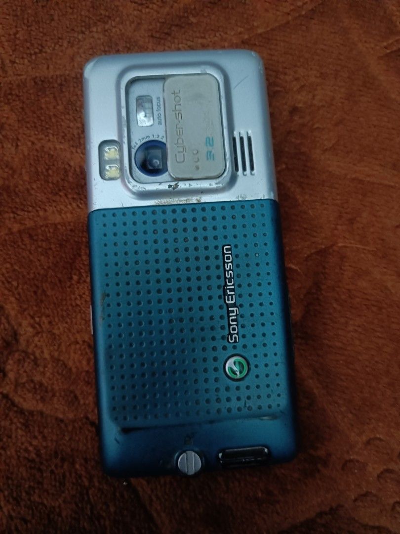 Sony Ericsson c702, Hobbies & Toys, Collectibles & Memorabilia, Vintage  Collectibles on Carousell