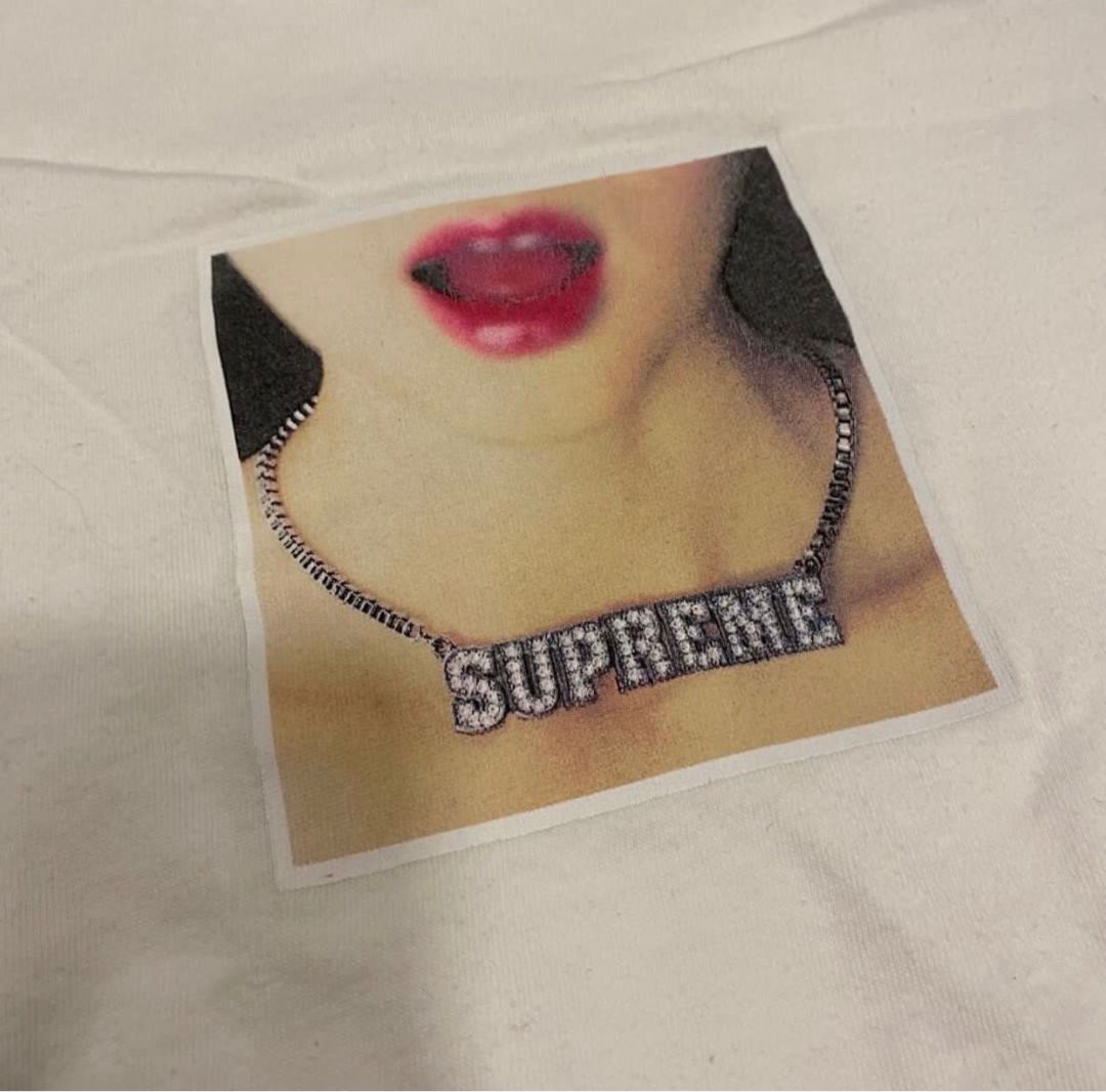 Supreme necklace tee black top