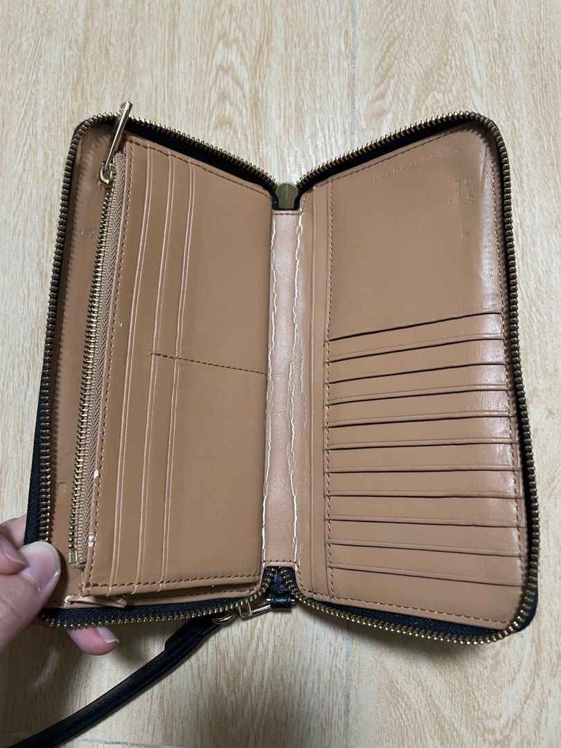 Tory Burch Wallet （分類：手袋及銀包）位於 Hong Kong。 由 ckt27601 提交（商品編號 1290729708，圖片 3）。簡介： Black 外面及內裏的拉鏈都冇問題。