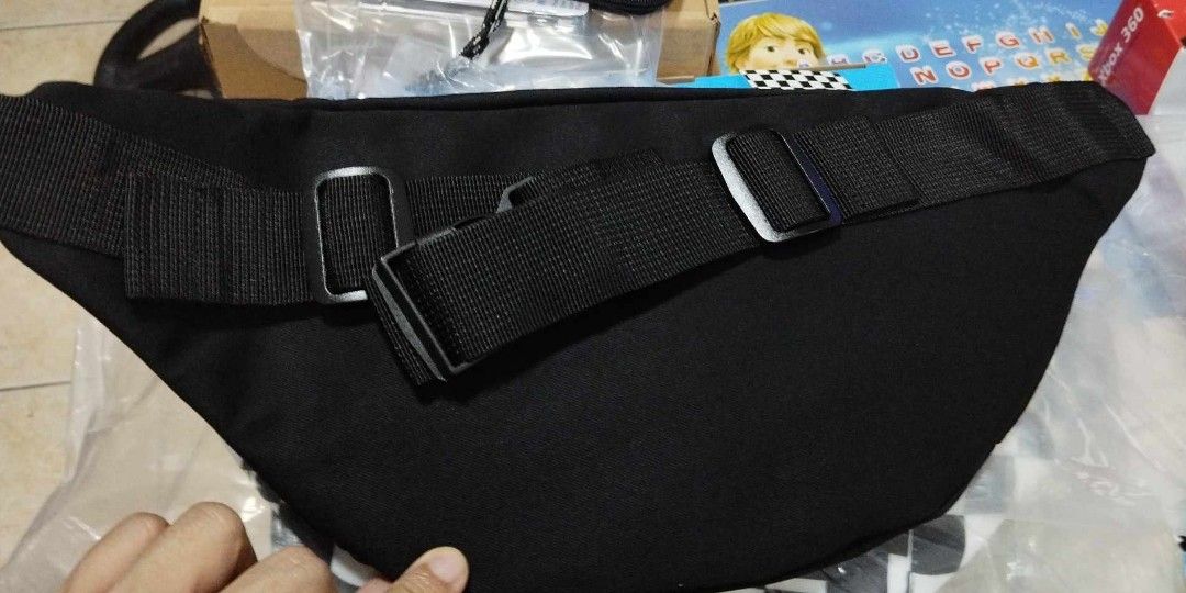 vans body bag belt bag large capacity black Men s Fashion Bags Belt bags Clutches and Pouches on Carousell