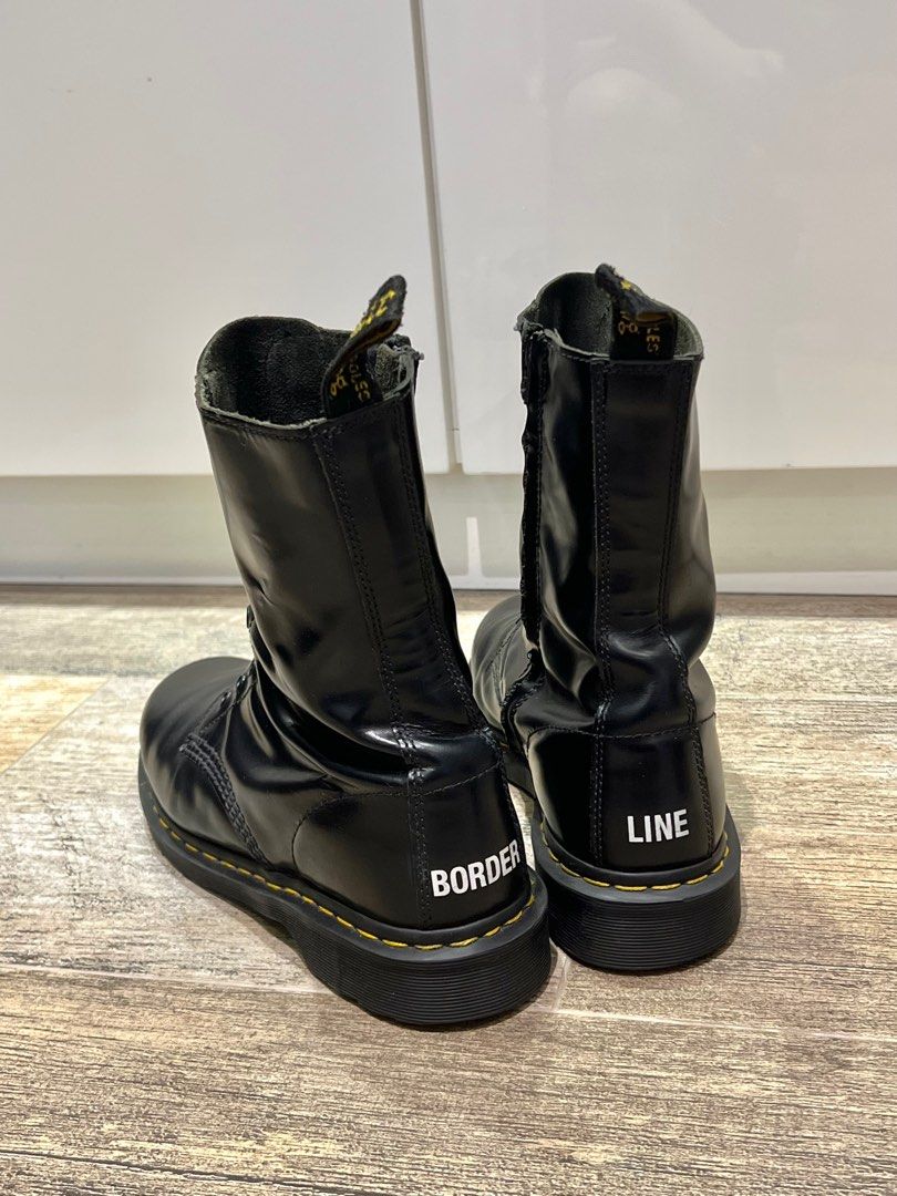 VETEMENTS x Dr. Martens 1490 BORDER LINE Boots, 男裝, 鞋, 靴 ...