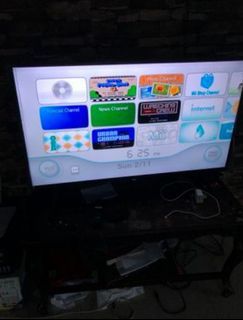 Wii with controllers &many free games