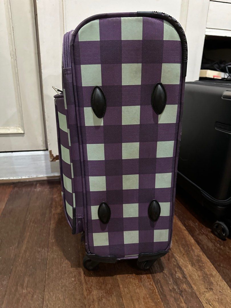 World Traveller Luggage (Category: Luggage) located in Makati City. Submitted by kobewobee (Listing ID 1290752765, Image 2). Description: 8 x 19 x 14 inches.