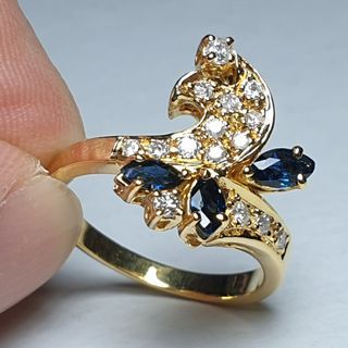 18k Diamond And Sapphire Ring