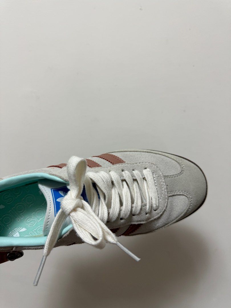 adidas samba og 灰粉麂皮23.5cm, 她的時尚, 鞋類, 運動鞋、球鞋在旋轉拍賣