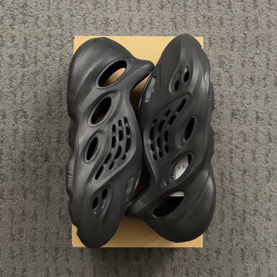US7 Adidas Yeezy Foam Runner ONYX