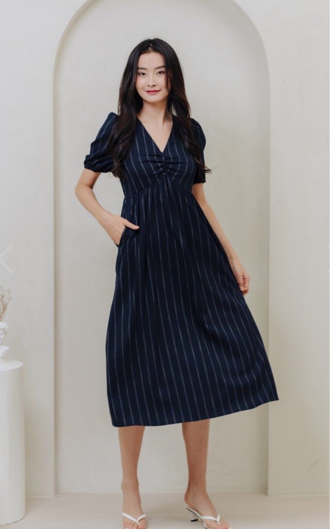 AKIRA PINSTRIPED MAXI DRESS IN NAVY Size M