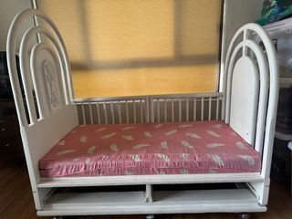 Antique Toddler Bed/Crib/Daybed with mattress