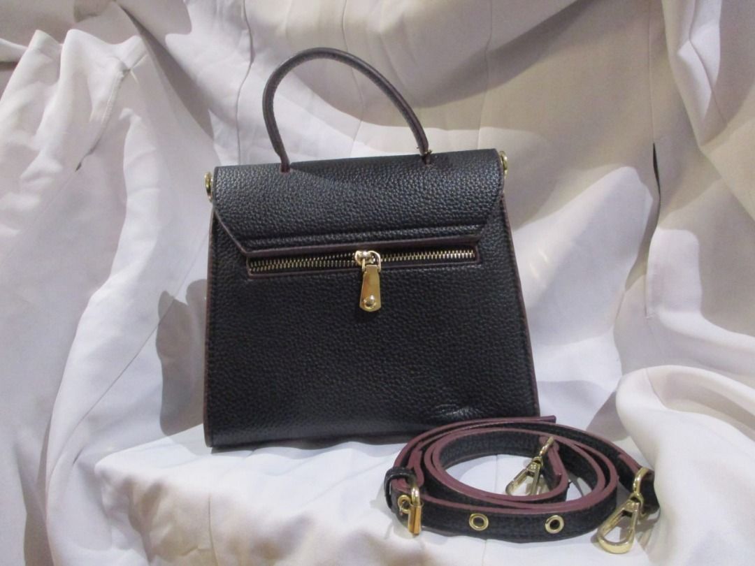Black Handbag with Detachable Strap (Category: Luxury Bags & Wallets) located in Manila. Submitted by squeedler (Listing ID 1294080160, Image 2). Description: gold hardware (has slight scratches from use).