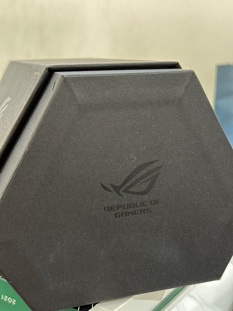 Brand New Asus ROG 8 Pro 16/512 (Category: Asus) located in Quezon City. Submitted by janjanman120 (Listing ID 1293924600, Image 3). Description: Brand New / complete / openline Tencent variant on global rom 16/512 Cash only.